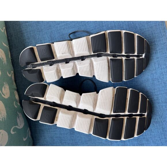 On Cloud Running Shoes M9.5 Running Shoes - Picture 3 of 4